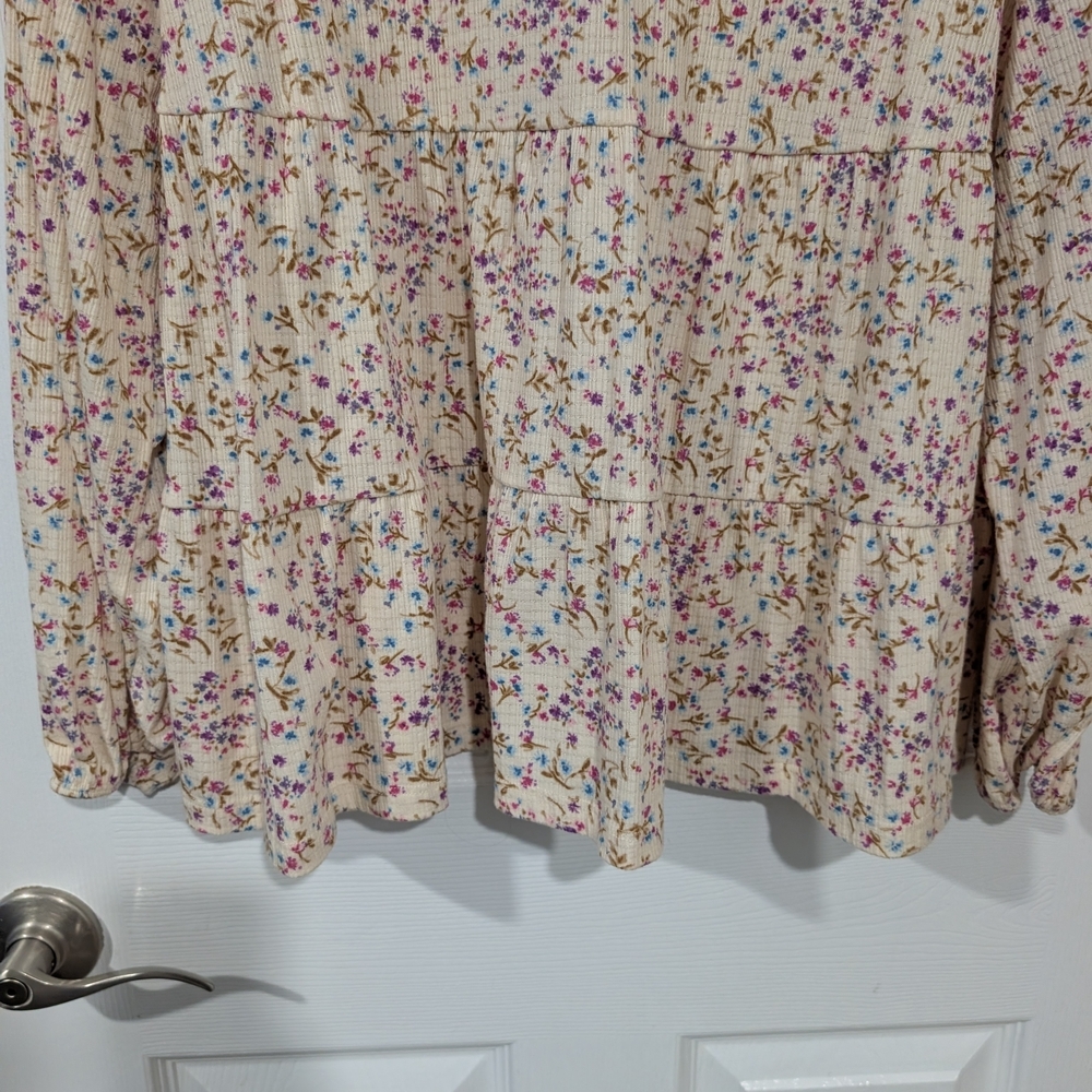 Torrid Floral Texture Jersey V-Neck Long Sleeve Tiered Top in Size 2 (18/20) - Picture 8 of 14